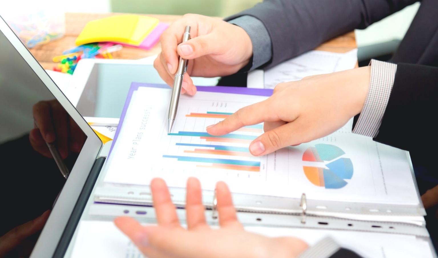 Análisis de tendencias financieras y estrategias de comunicación corporativa